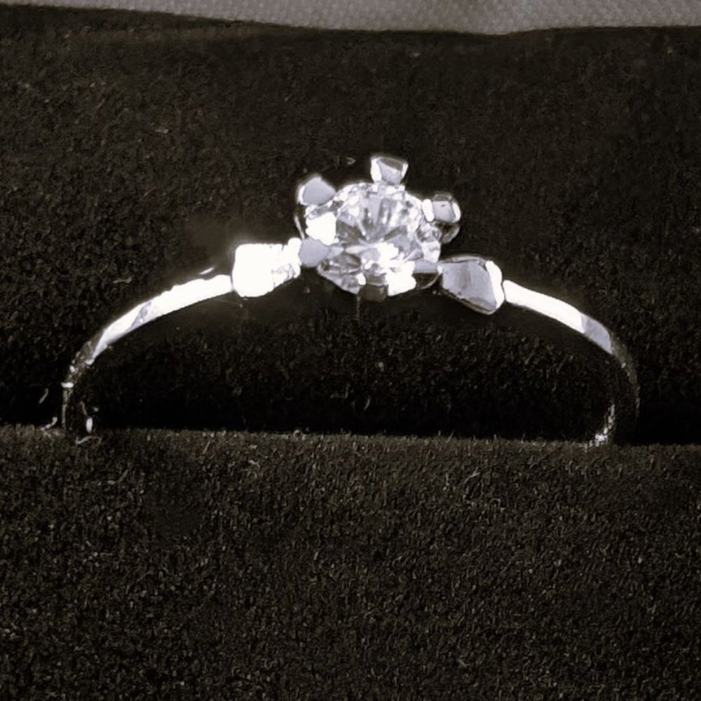 Petite Ladies Fashion / Promise Solitaire Ring .925 Sterling Silver - Picture 2 of 5